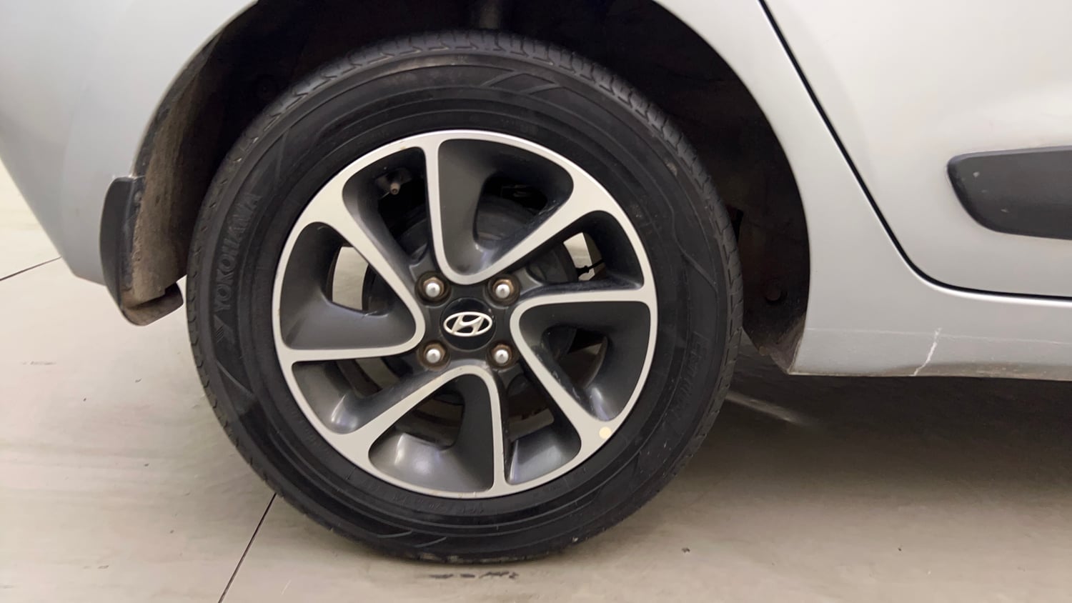 Used 2019 Hyundai Grand i10 Asta 1.2 Kappa VTVT Petrol Manual tyres RIGHT REAR TYRE RIM VIEW