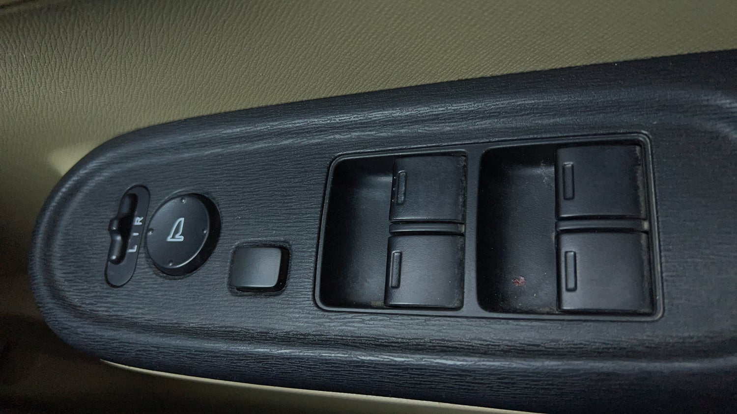 Used 2015 Honda Amaze 1.2 S i-VTEC Petrol Manual top_features Power windows