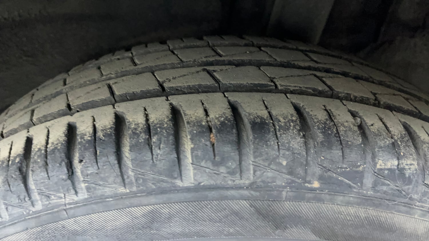 Used 2022 Renault Kwid RXT 1.0 AMT Petrol Automatic tyres LEFT REAR TYRE TREAD VIEW
