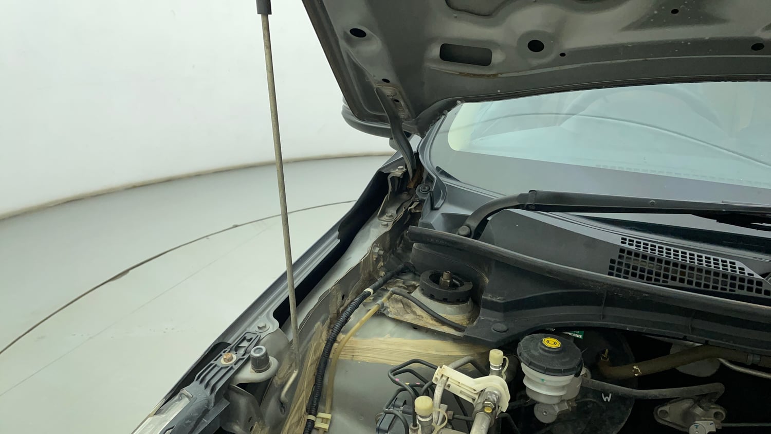 Used 2019 Honda Amaze 1.2 VX MT Petrol Petrol Manual engine ENGINE RIGHT SIDE HINGE & APRON VIEW