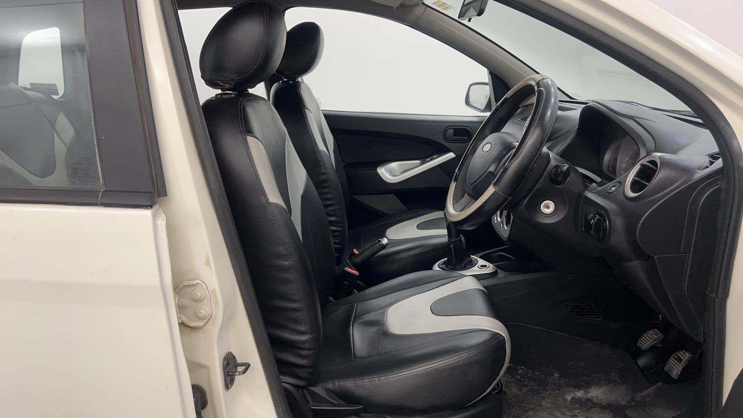 Used 2013 Ford Figo Duratorq Diesel ZXI 1.4 Diesel Manual interior RIGHT SIDE FRONT DOOR CABIN VIEW
