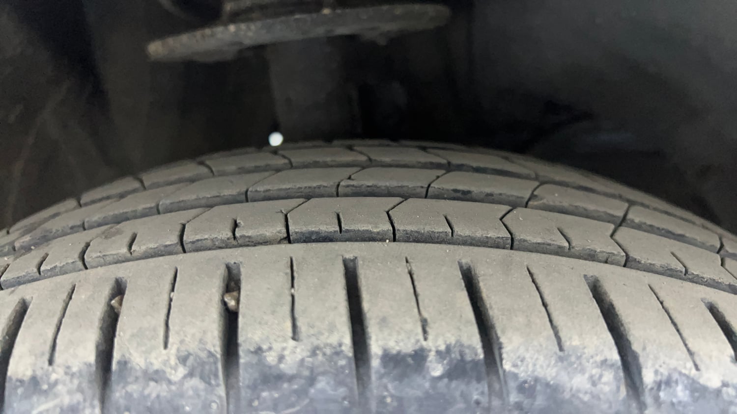Used 2020 Maruti Suzuki Swift ZXi AMT Petrol Automatic tyres RIGHT FRONT TYRE TREAD VIEW