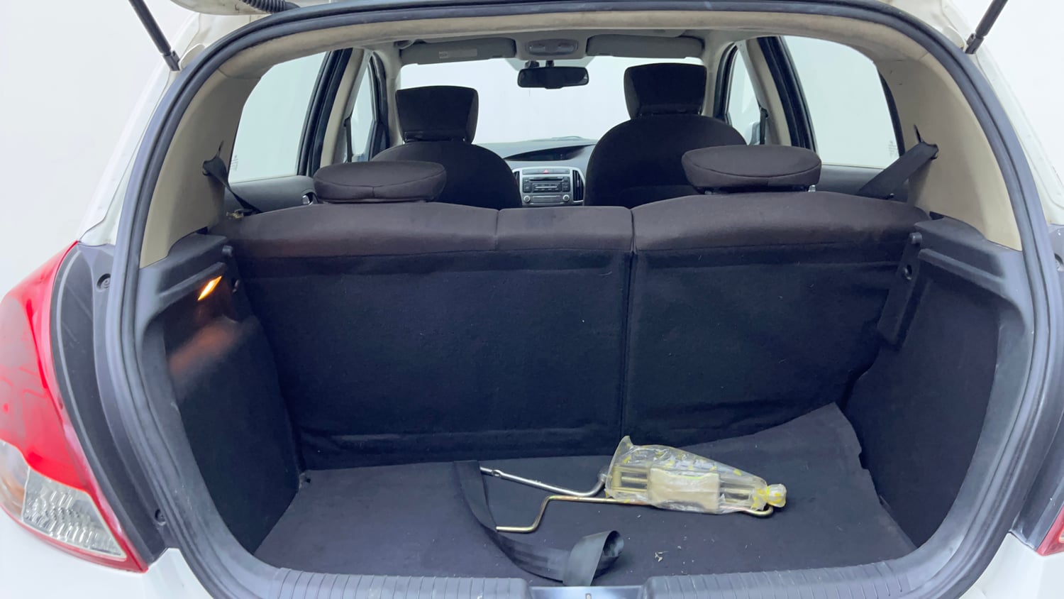 Used 2012 Hyundai i20 Asta 1.2 Petrol Manual interior DICKY INSIDE VIEW