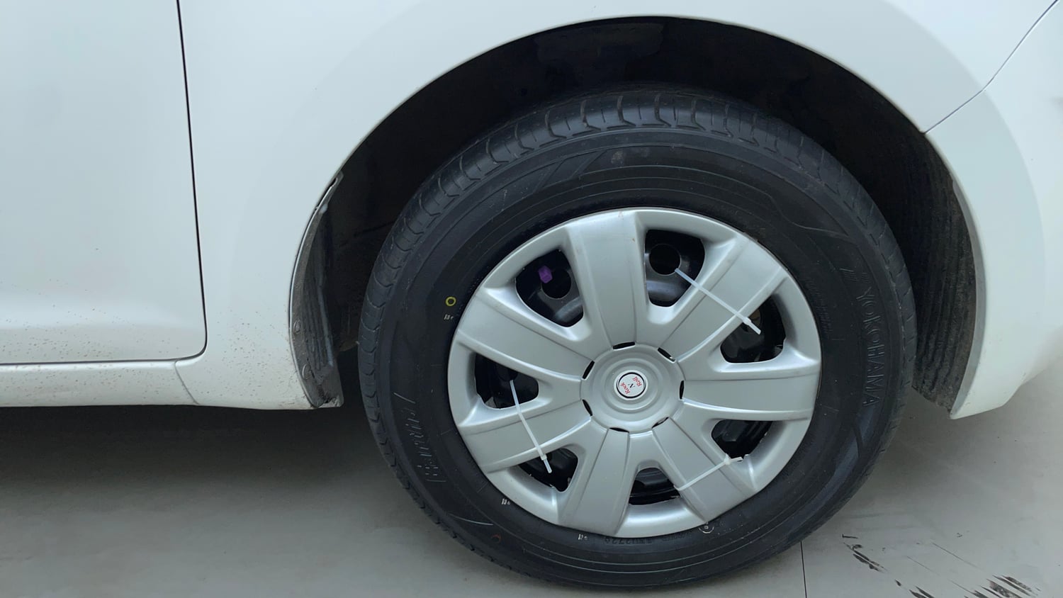 Used 2013 Hyundai i20 Magna (O) 1.2 Petrol Manual tyres RIGHT FRONT TYRE RIM VIEW