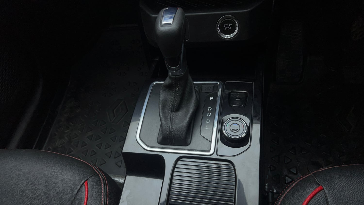 Used 2021 Renault Kiger RXZ Turbo CVT Petrol Automatic interior GEAR  KNOB VIEW
