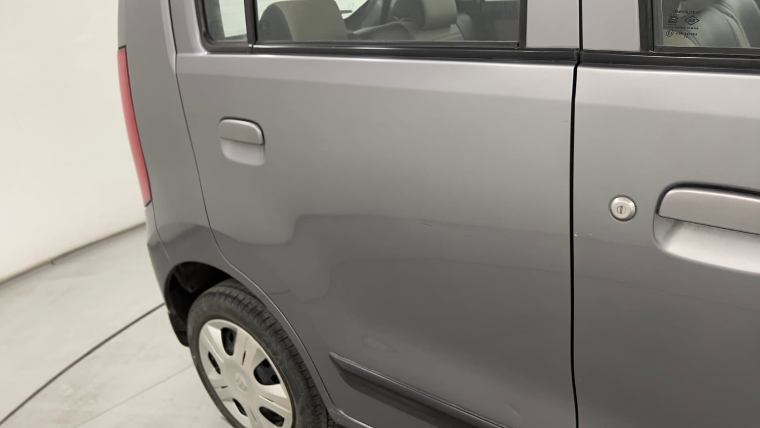 Used 2013 Maruti Suzuki Wagon R VXI Petrol Manual dents MINOR DENT