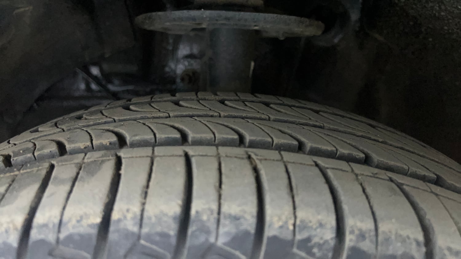 Used 2022 Maruti Suzuki XL6 Alpha AT Petrol Petrol Automatic tyres LEFT FRONT TYRE TREAD VIEW