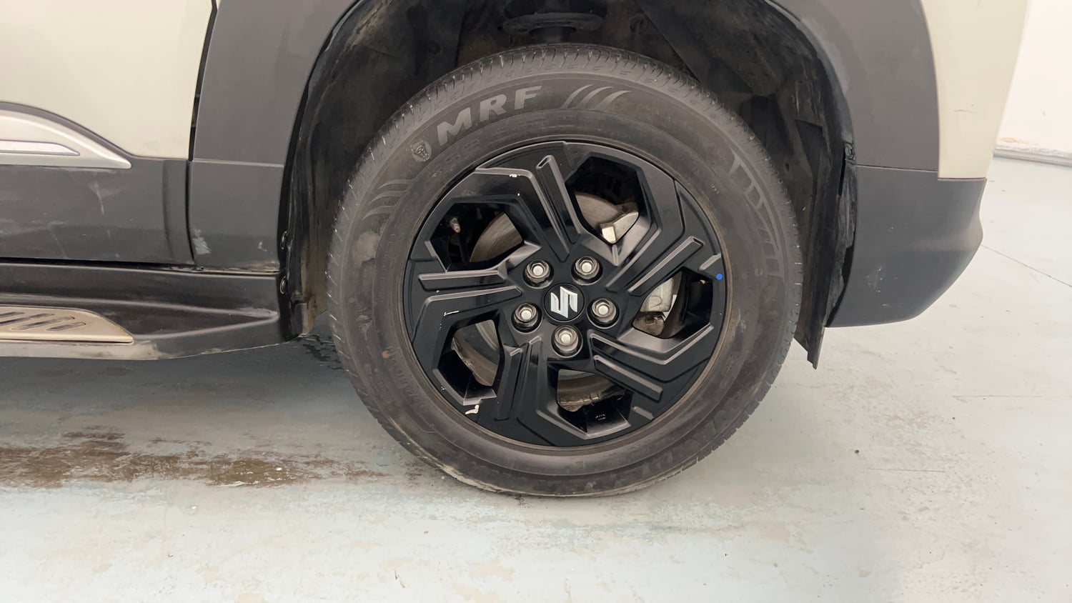Used 2023 Maruti Suzuki Brezza ZXi Petrol Manual tyres RIGHT FRONT TYRE RIM VIEW