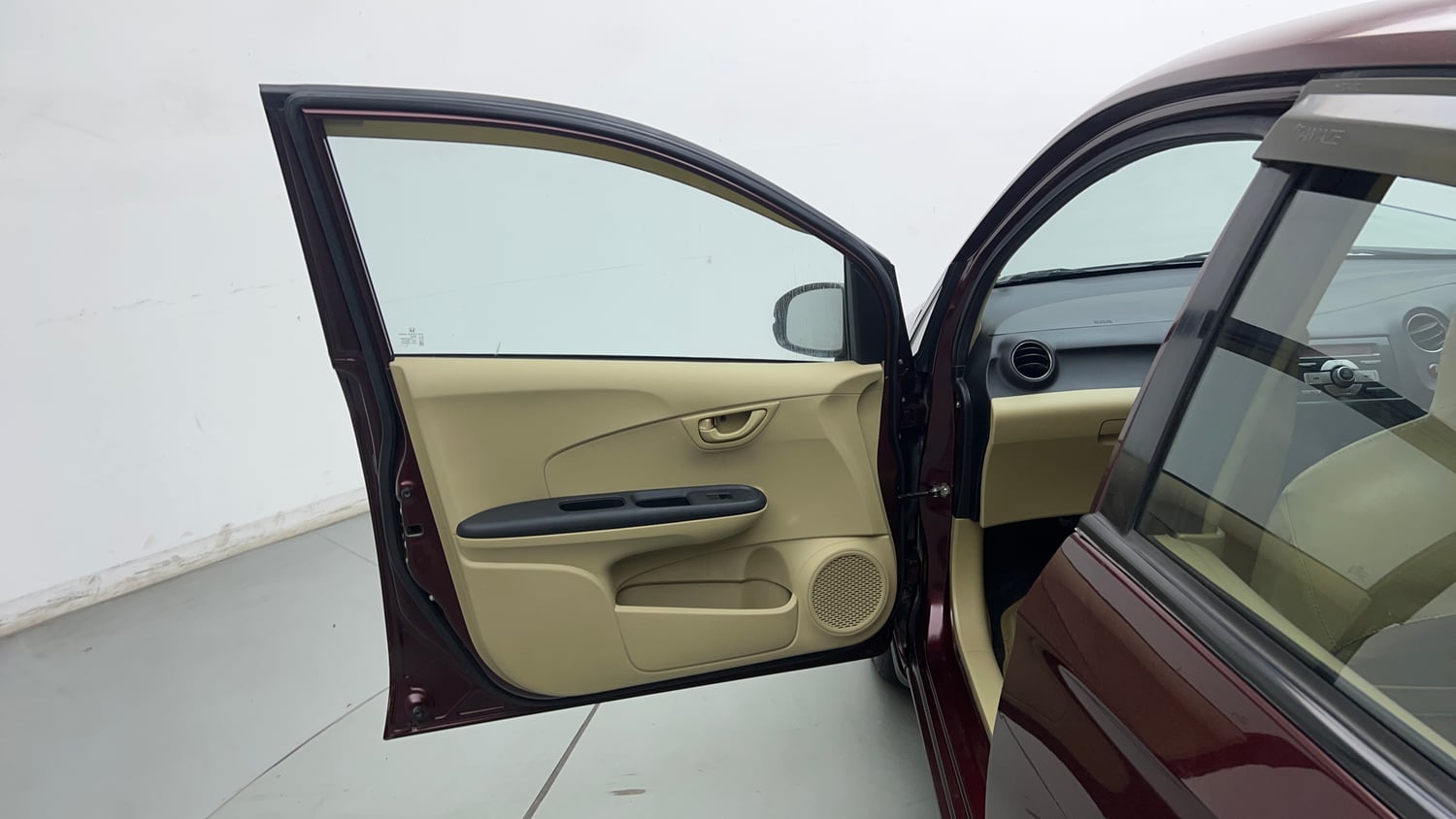 Used 2015 Honda Amaze 1.2 SX i-VTEC Petrol Manual interior LEFT FRONT DOOR OPEN VIEW