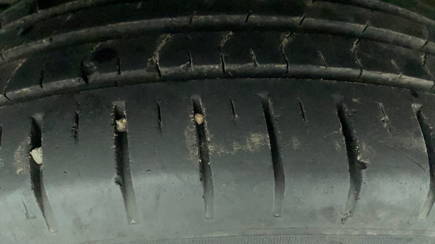 Used 2024 Toyota Glanza G AMT Petrol Automatic tyres LEFT FRONT TYRE TREAD VIEW