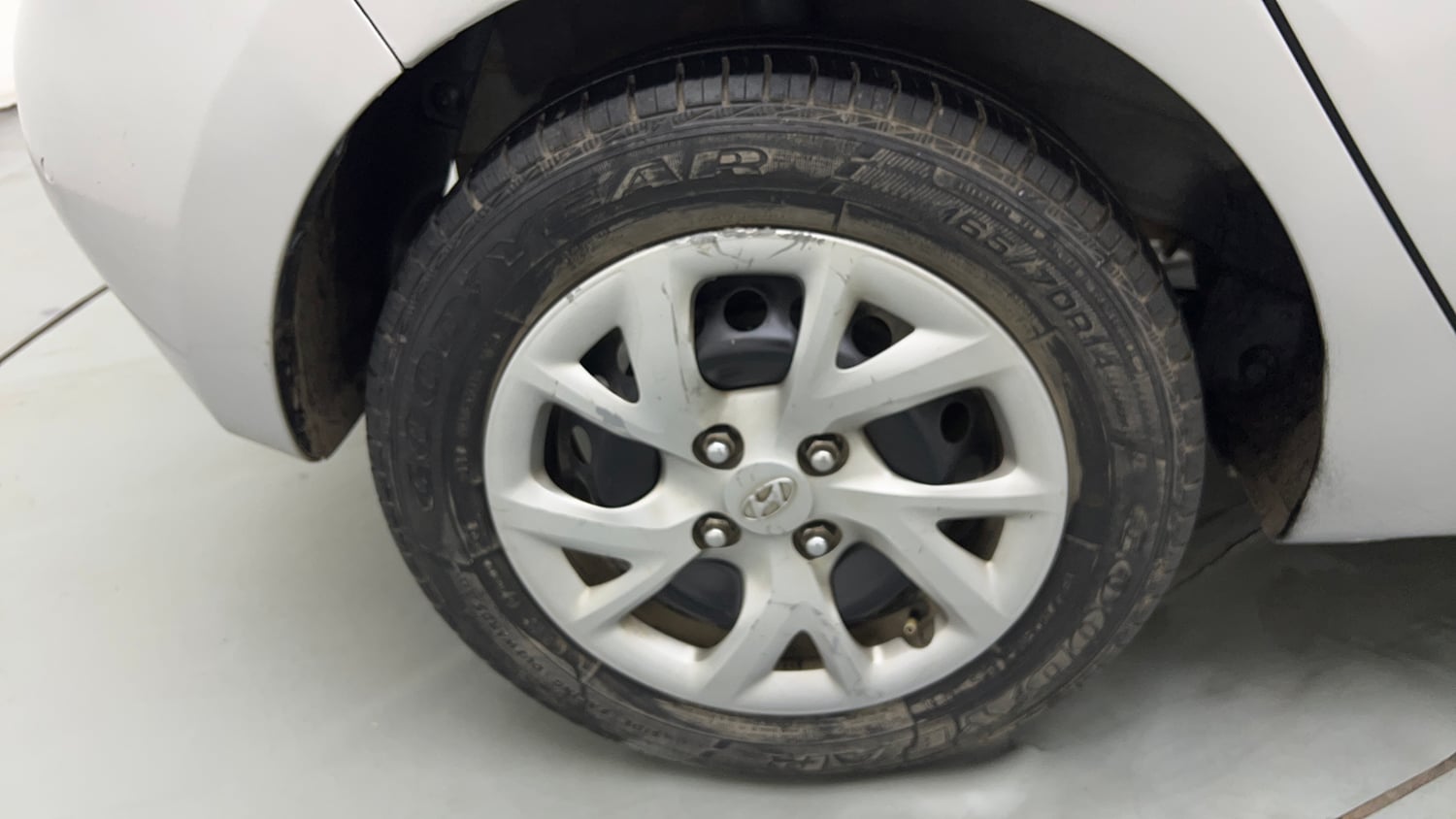 Used 2018 Hyundai Grand i10 Sportz (O) 1.2 Kappa VTVT Petrol Manual tyres RIGHT REAR TYRE RIM VIEW