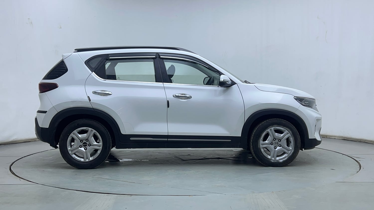 Used 2021 Kia Sonet HTX 1.5 Diesel Manual exterior RIGHT SIDE VIEW