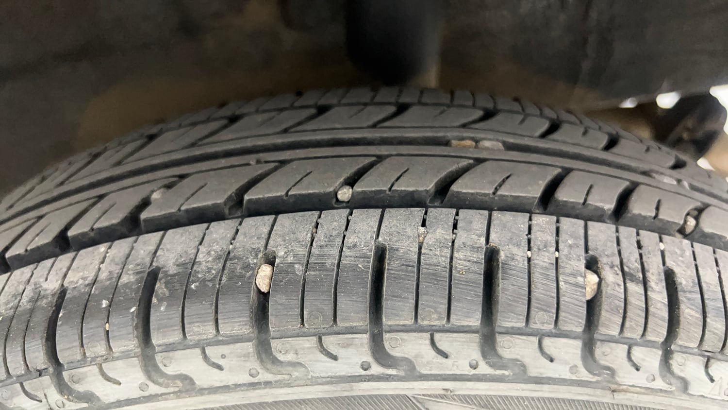 Used 2018 Renault Kwid RXT Petrol Manual tyres LEFT REAR TYRE TREAD VIEW
