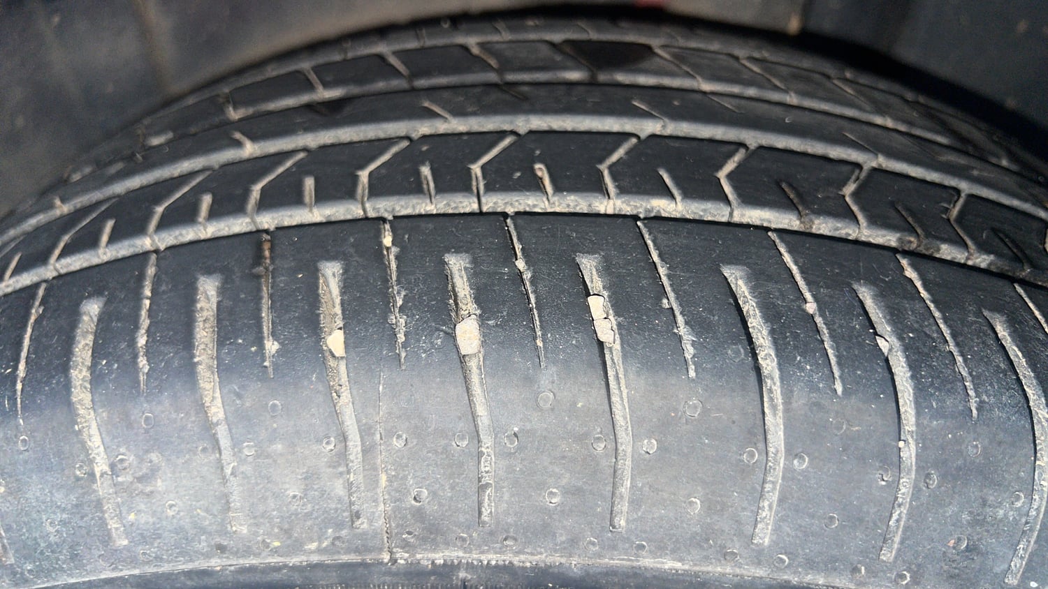 Used 2025 Skoda Slavia Style 1.0L TSI MT Petrol Manual tyres LEFT REAR TYRE TREAD VIEW