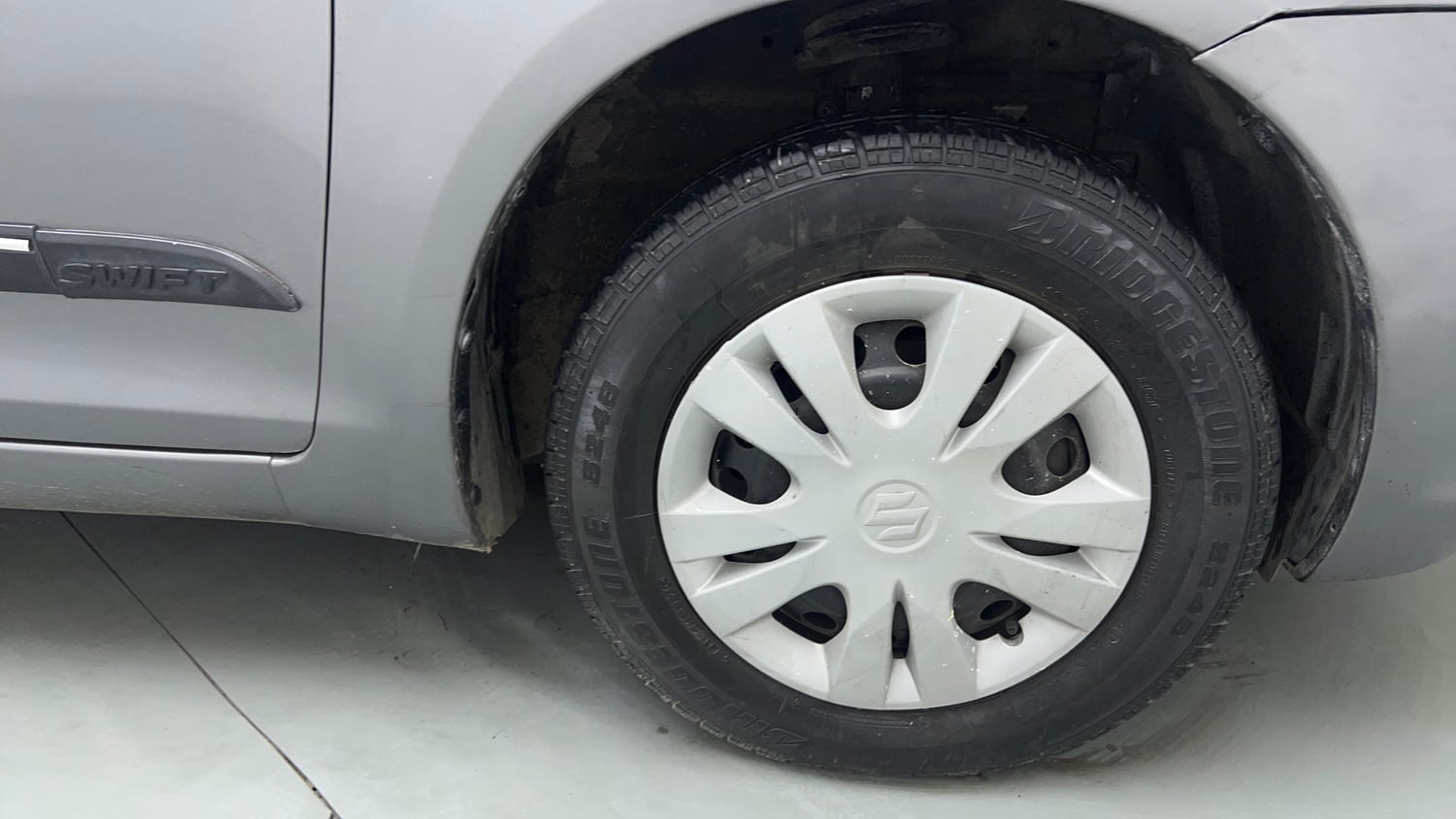Used 2014 Maruti Suzuki Swift LXi Petrol Manual tyres RIGHT FRONT TYRE RIM VIEW