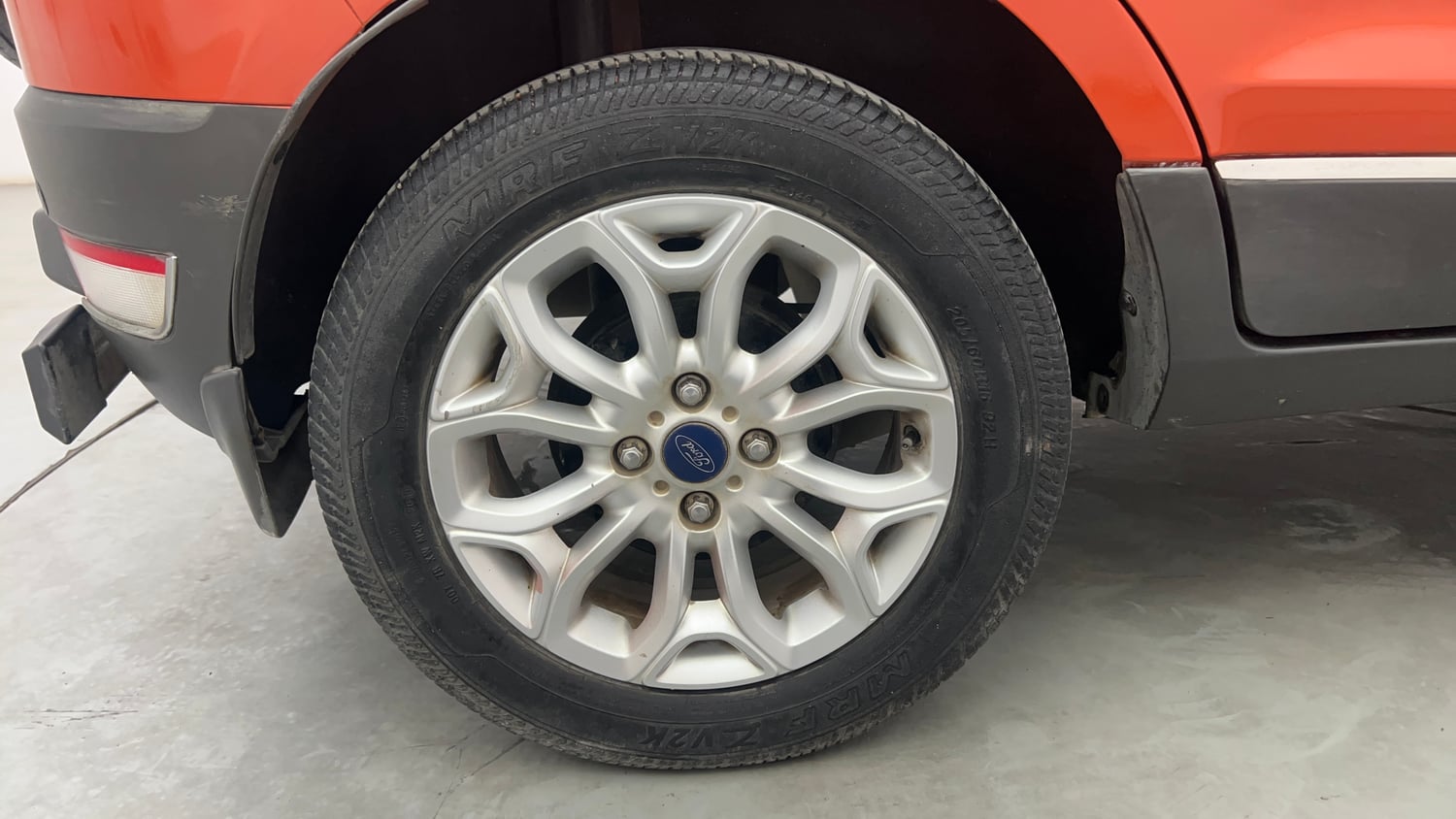 Used 2015 Ford EcoSport Titanium 1.5 Ti-VCT AT Petrol Automatic tyres RIGHT REAR TYRE RIM VIEW