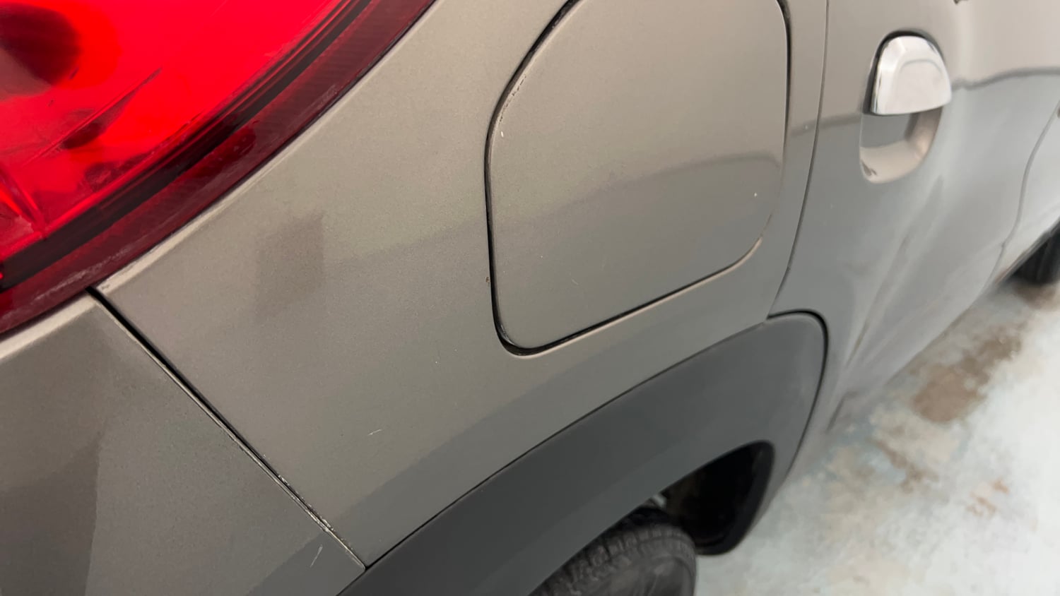 Used 2017 Renault Kwid 1.0 RXT AMT Petrol Automatic dents MINOR SCRATCH