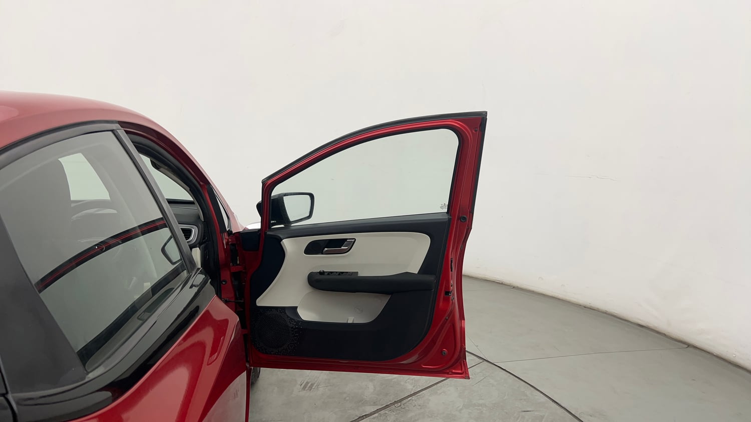 Used 2022 Tata Altroz XZ Diesel Diesel Manual interior RIGHT FRONT DOOR OPEN VIEW