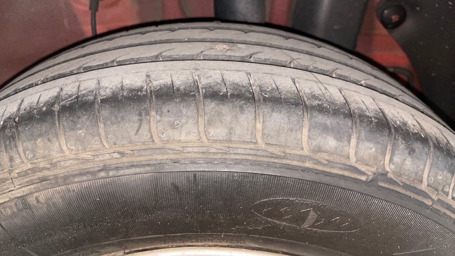Used 2016 Hyundai Elite i20 Sportz 1.2 Petrol Manual tyres LEFT REAR TYRE TREAD VIEW