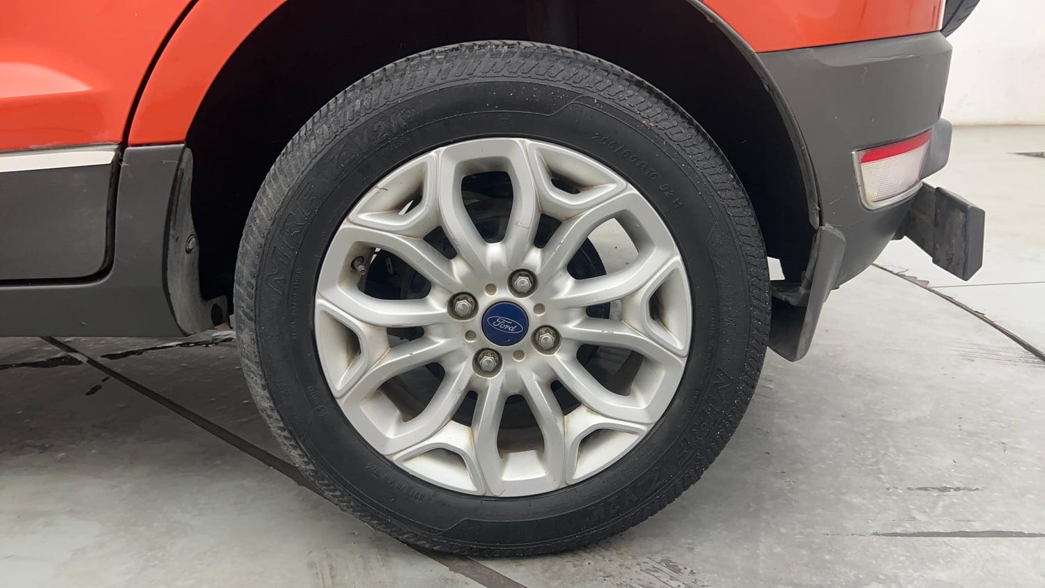 Used 2015 Ford EcoSport Titanium 1.5 Ti-VCT AT Petrol Automatic tyres LEFT REAR TYRE RIM VIEW