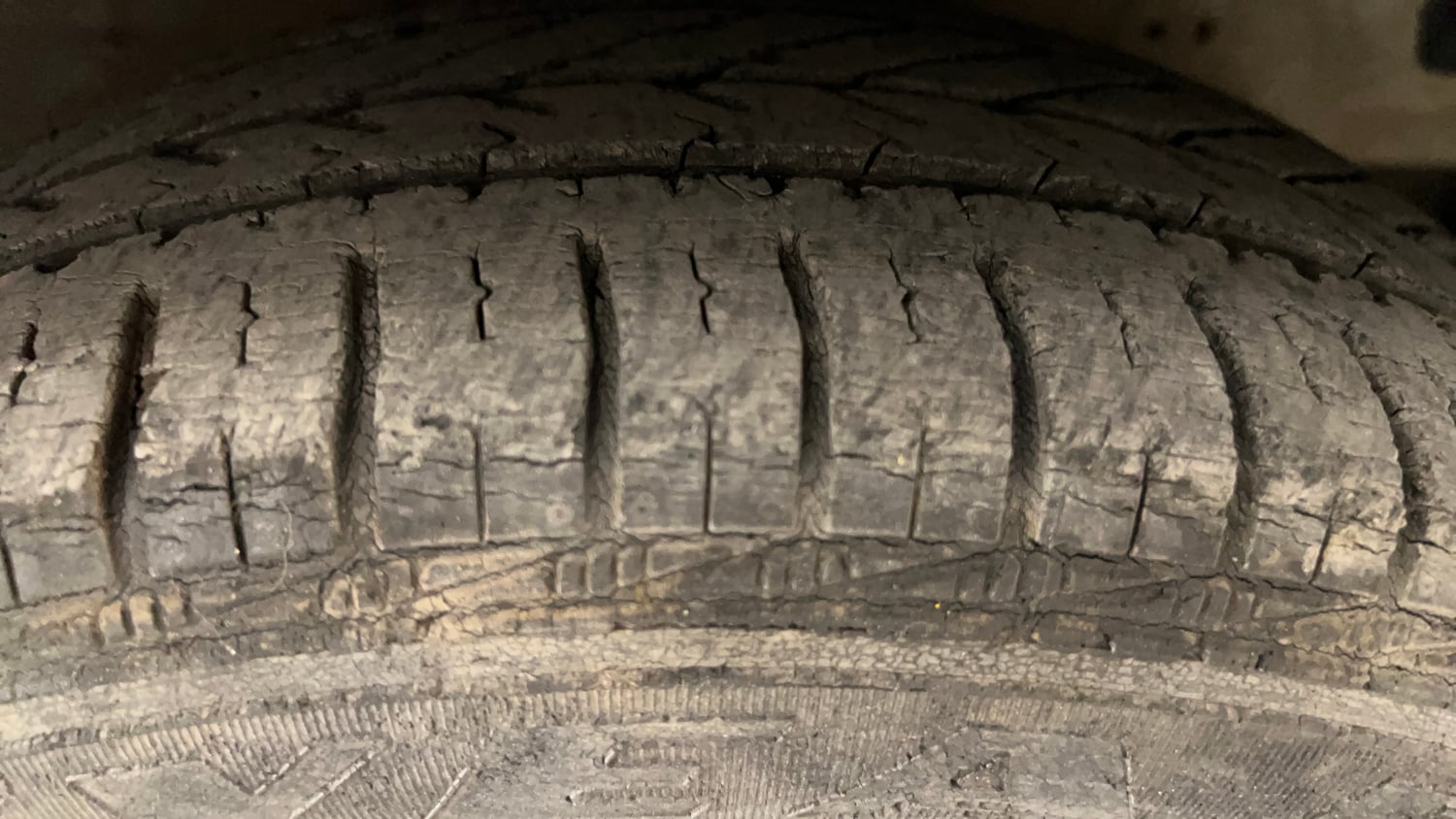 Used 2017 Hyundai Eon Magna + Petrol Manual tyres RIGHT FRONT TYRE TREAD VIEW