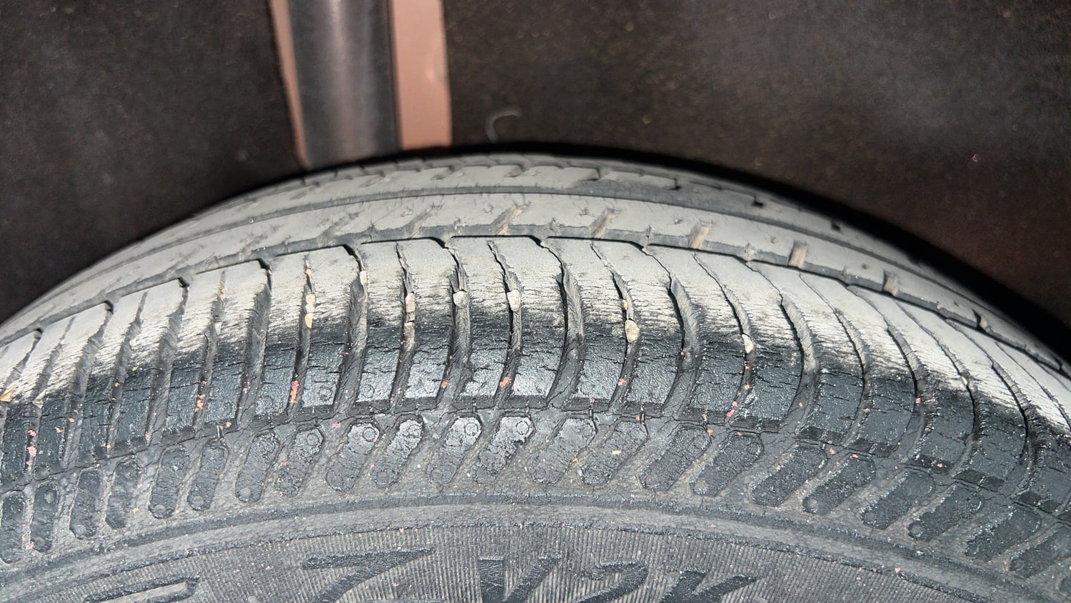 Used 2015 Ford EcoSport Titanium 1.5 Ti-VCT AT Petrol Automatic tyres RIGHT REAR TYRE TREAD VIEW