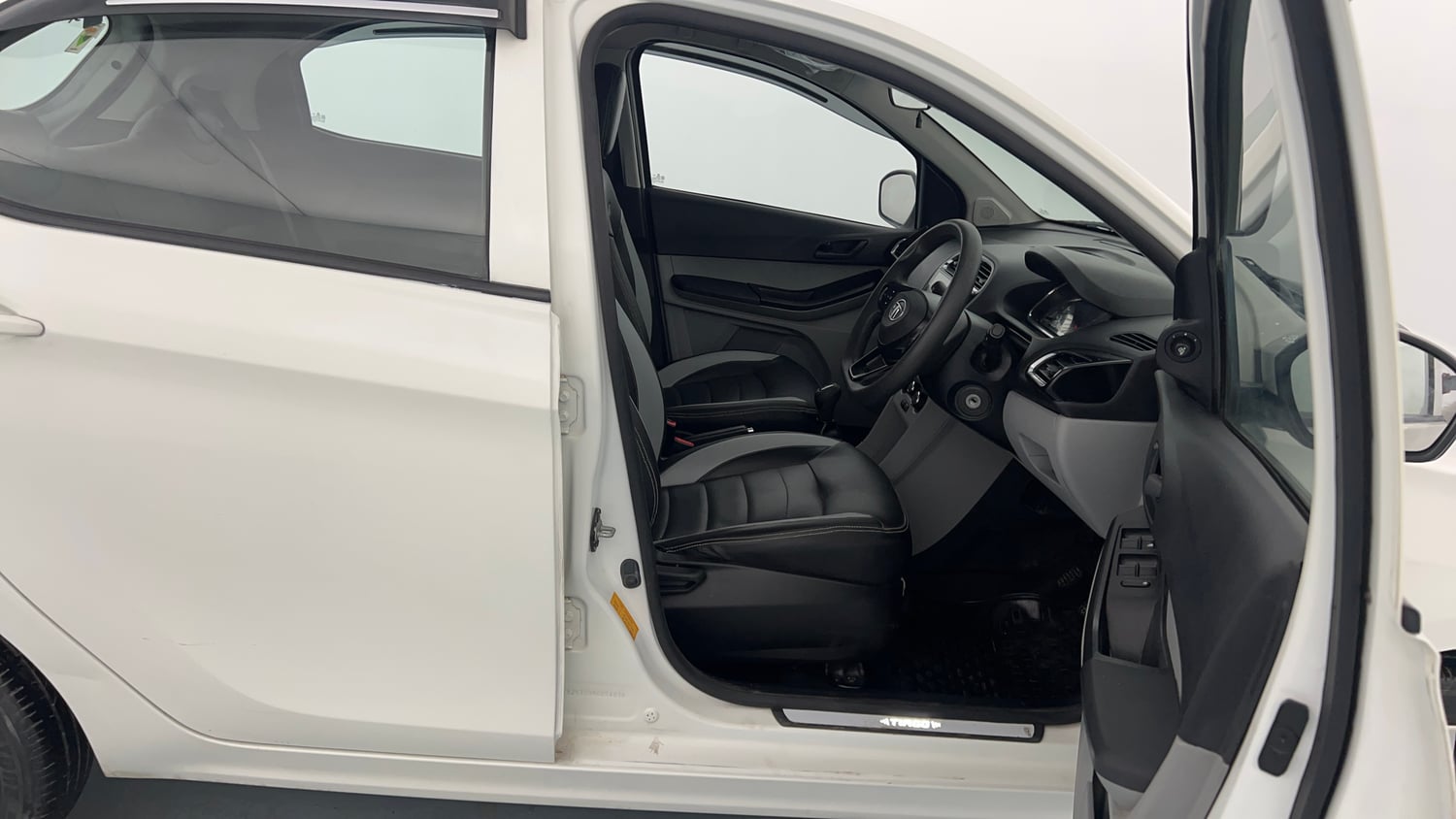Used 2021 Tata Tiago XT Petrol Manual interior RIGHT SIDE FRONT DOOR CABIN VIEW