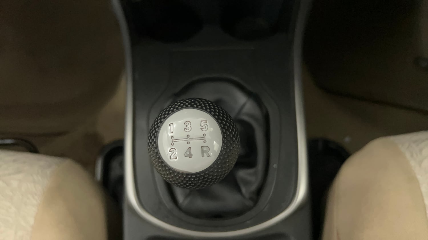Used 2014 Honda City SV Petrol Manual interior GEAR  KNOB VIEW