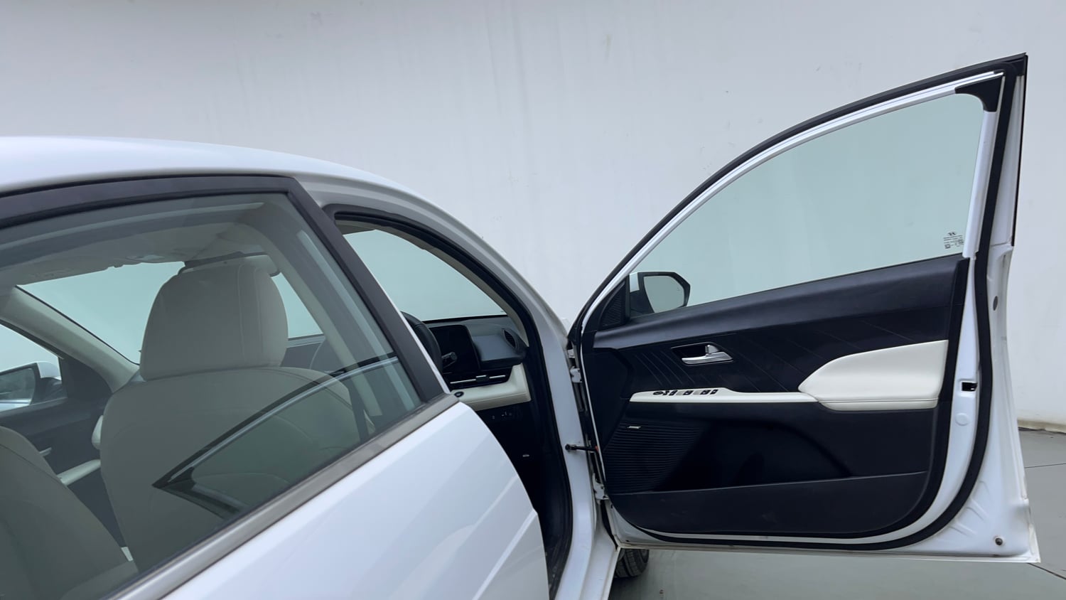 Used 2024 Hyundai Verna SX (O) 1.5 Petrol IVT Petrol Automatic interior RIGHT FRONT DOOR OPEN VIEW