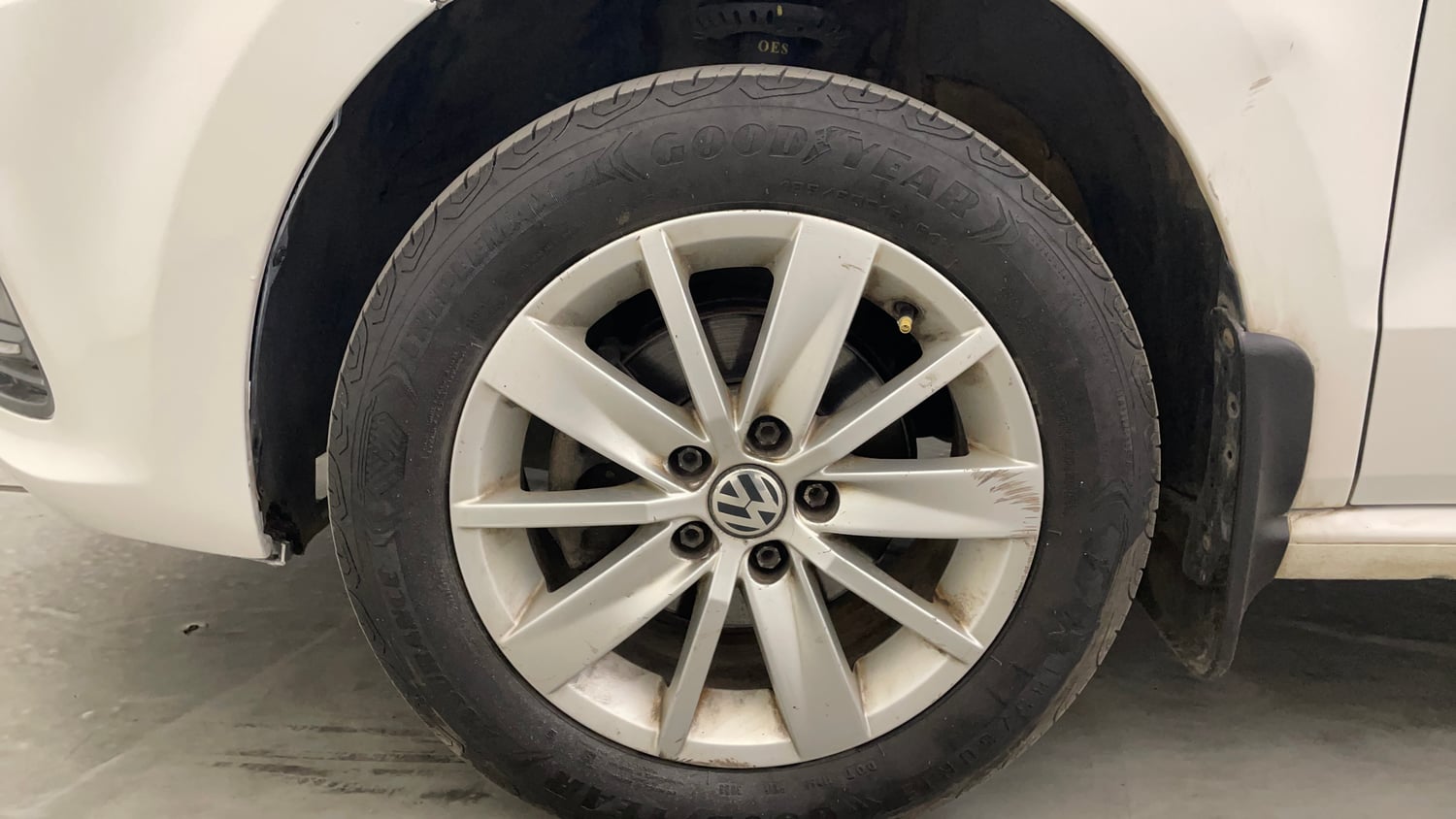 Used 2016 Volkswagen Polo Highline1.2L (P) Petrol Manual tyres LEFT FRONT TYRE RIM VIEW