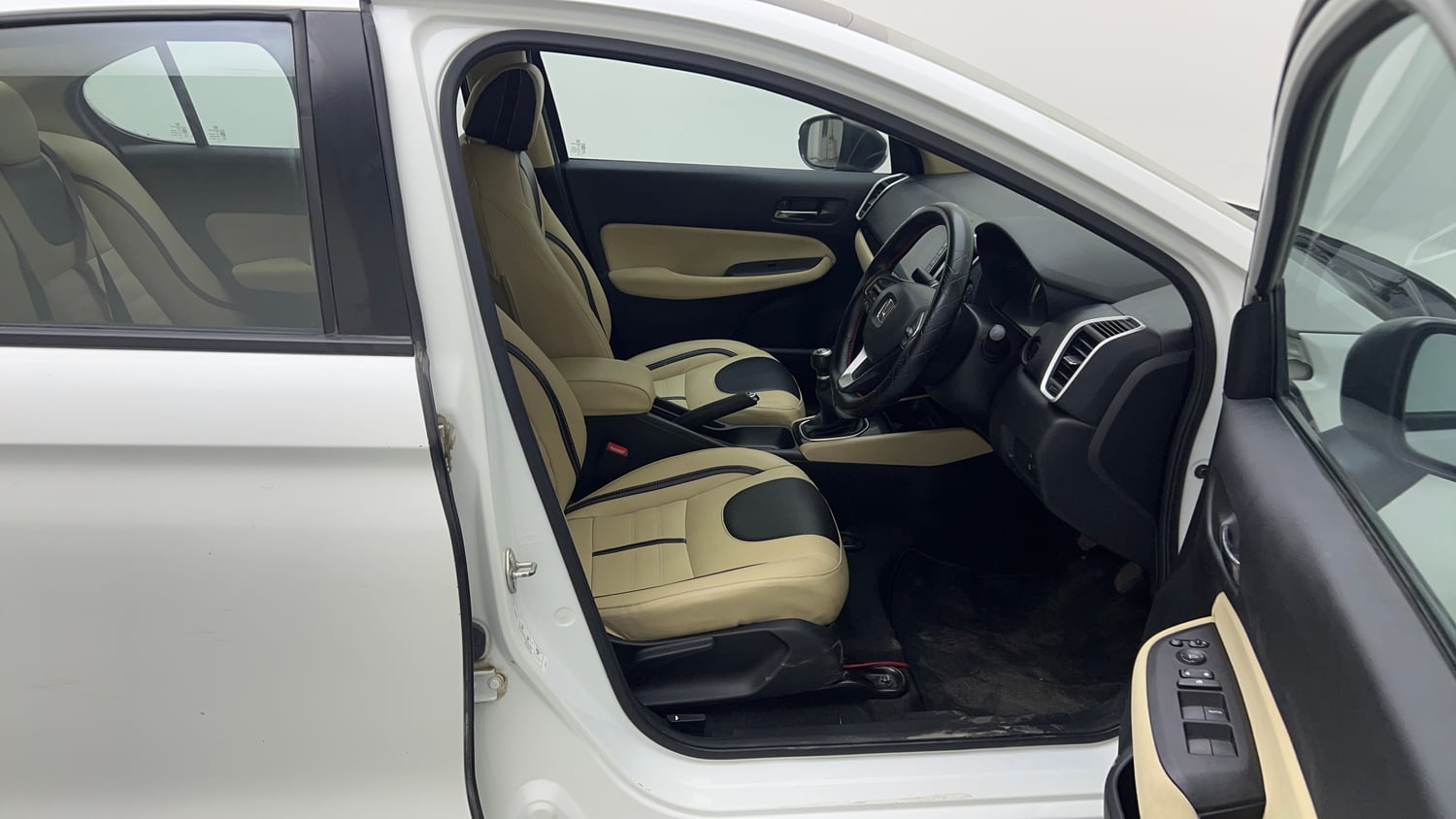 Used 2022 Honda City V Petrol Petrol Manual interior RIGHT SIDE FRONT DOOR CABIN VIEW