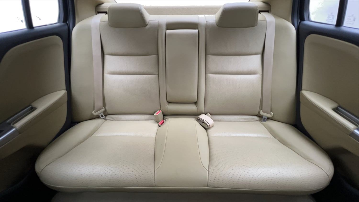 Used 2015 Honda City VX CVT Petrol Automatic interior REAR SEAT CONDITION VIEW