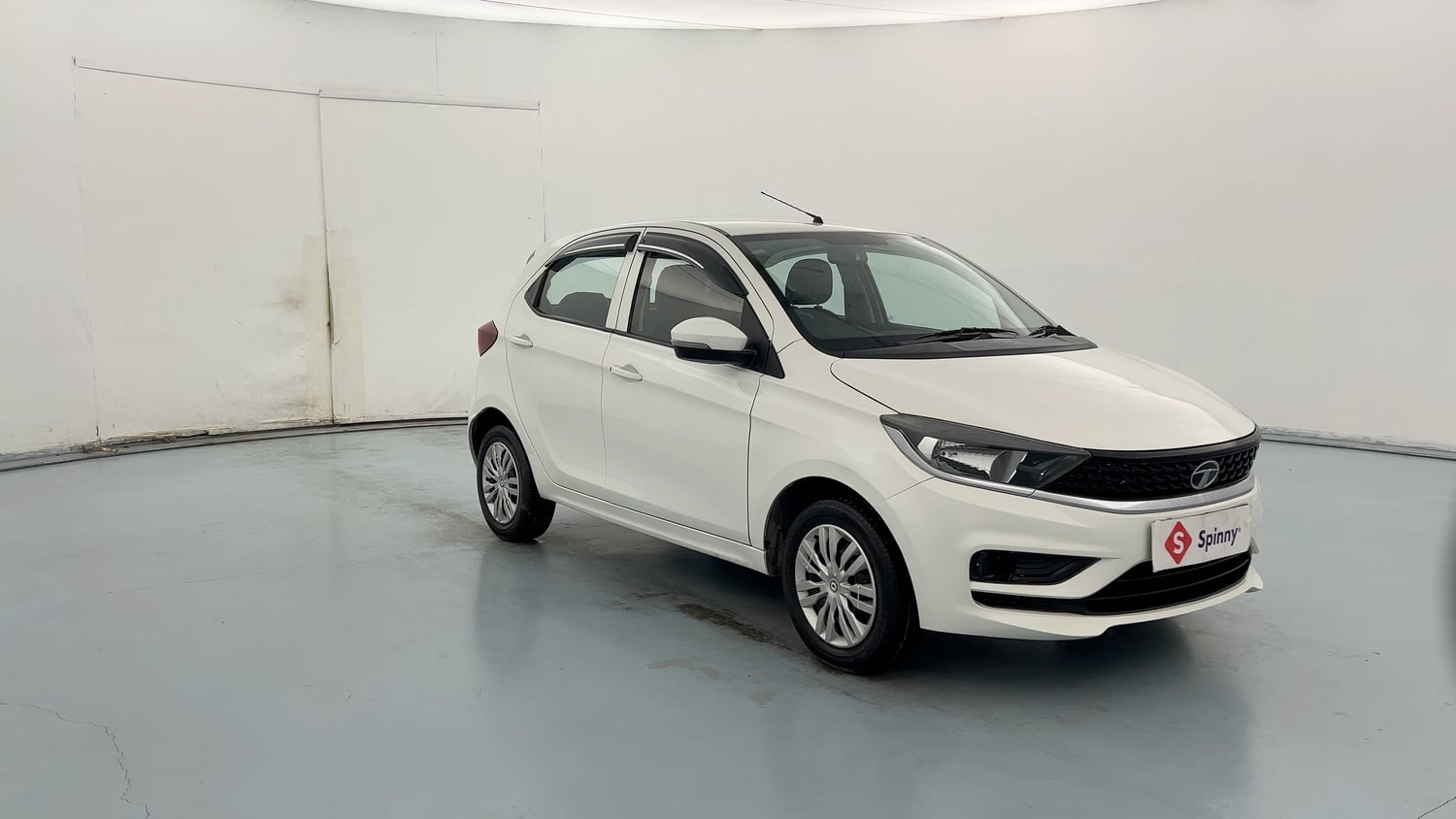 Used 2021 Tata Tiago XT Petrol Manual exterior RIGHT FRONT CORNER VIEW