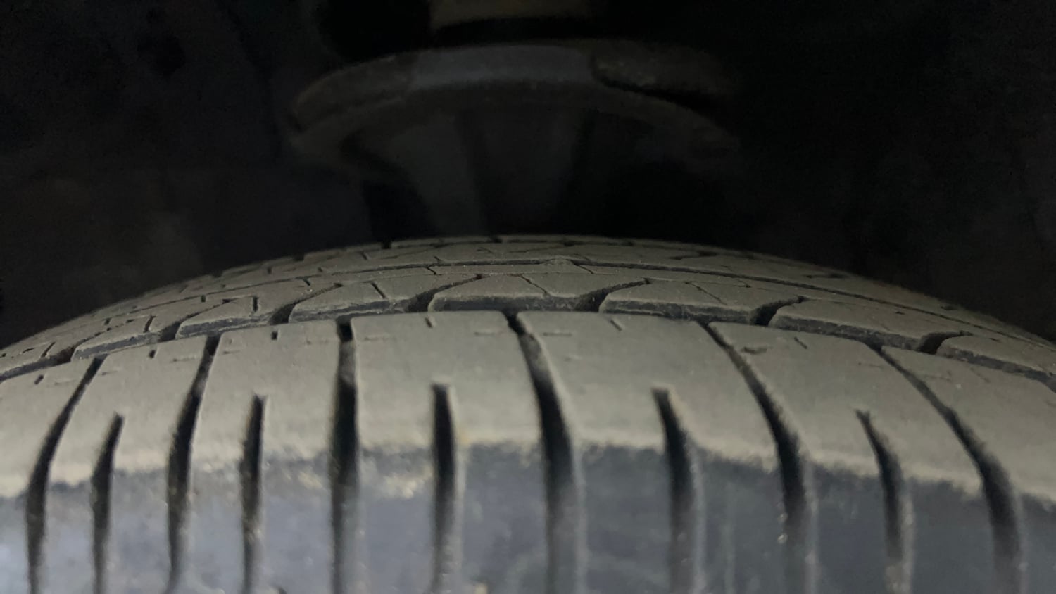 Used 2013 Hyundai i10 Magna 1.2 Kappa2 Petrol Manual tyres LEFT FRONT TYRE TREAD VIEW
