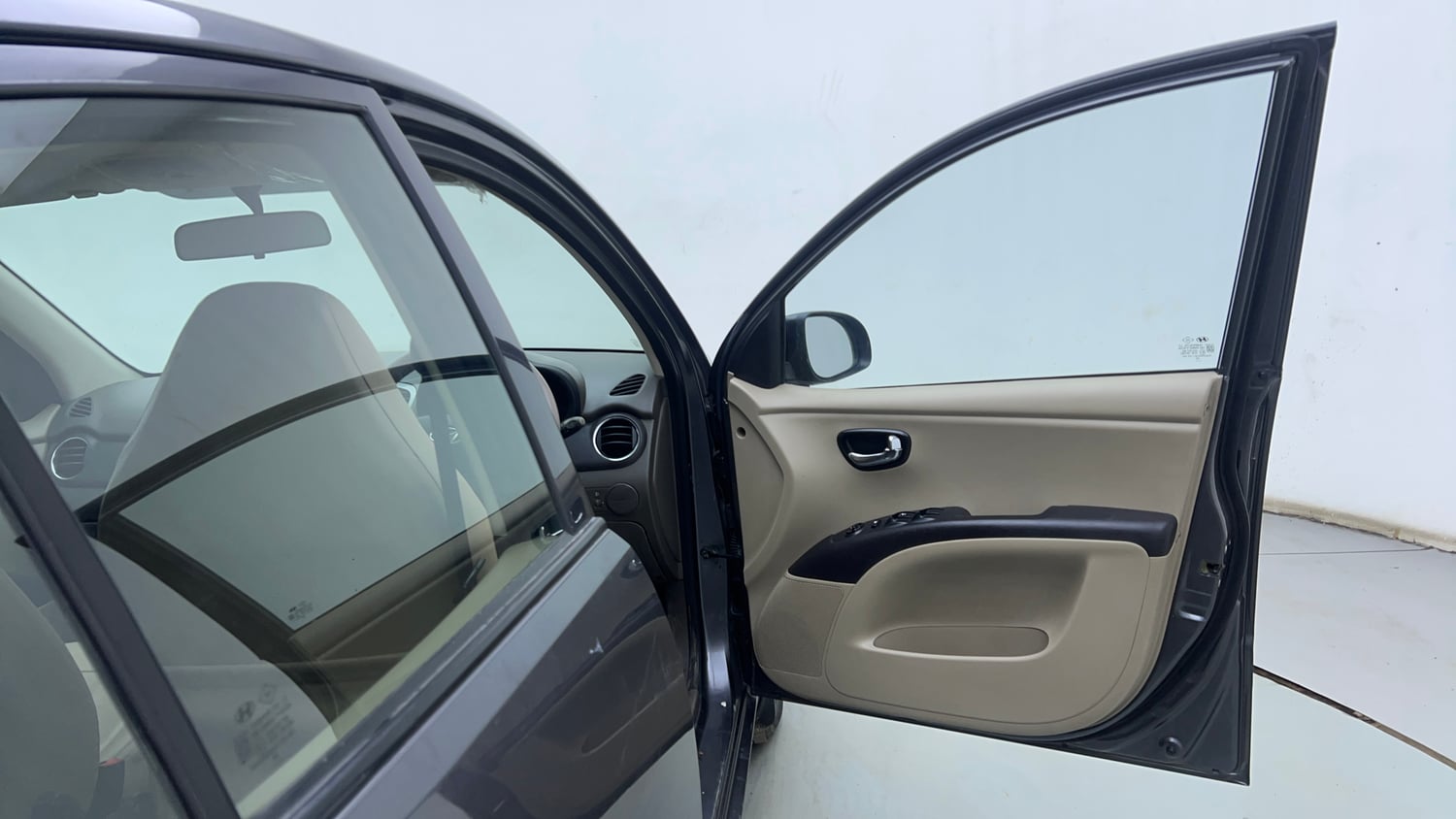 Used 2013 Hyundai i10 Magna 1.2 Kappa2 Petrol Manual interior RIGHT FRONT DOOR OPEN VIEW