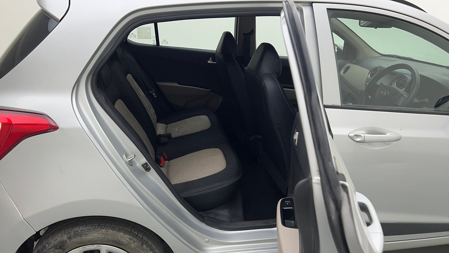 Used 2018 Hyundai Grand i10 Sportz (O) 1.2 Kappa VTVT Petrol Manual interior RIGHT SIDE REAR DOOR CABIN VIEW