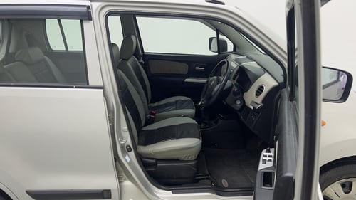 Used 2015 Maruti Suzuki Wagon R VXI Petrol Manual interior RIGHT SIDE FRONT DOOR CABIN VIEW