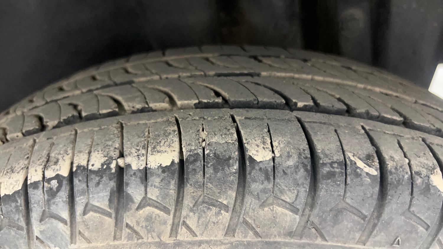 Used 2014 Maruti Suzuki Swift VXi Petrol Manual tyres LEFT REAR TYRE TREAD VIEW