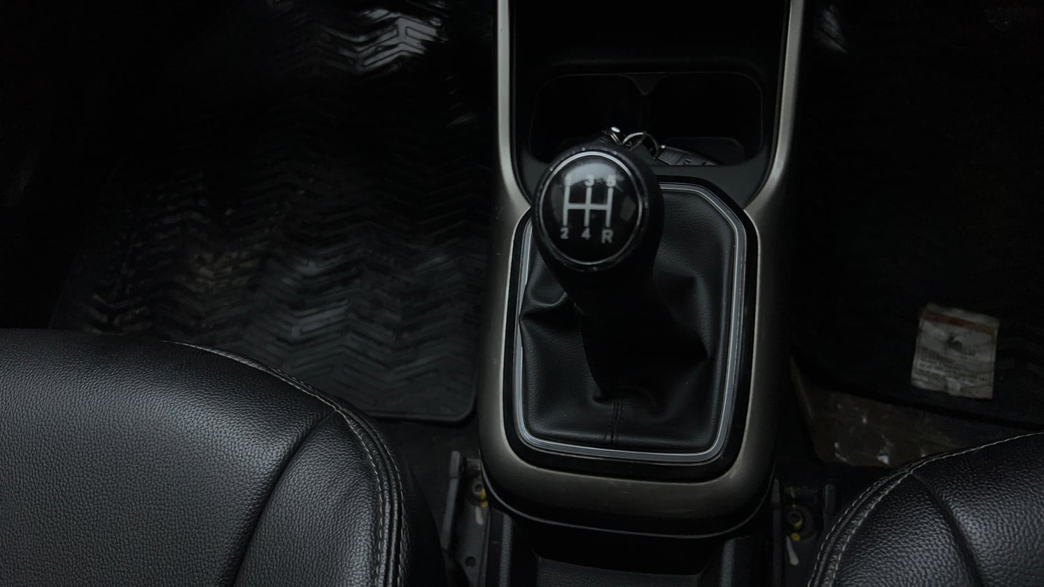 Used 2019 Maruti Suzuki Ignis Zeta 1.2 MT Petrol Manual interior GEAR  KNOB VIEW