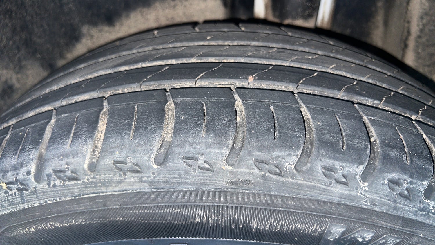 Used 2022 Skoda Kushaq Style 1.5L TSI DSG (6 Airbags) Petrol Automatic tyres LEFT REAR TYRE TREAD VIEW