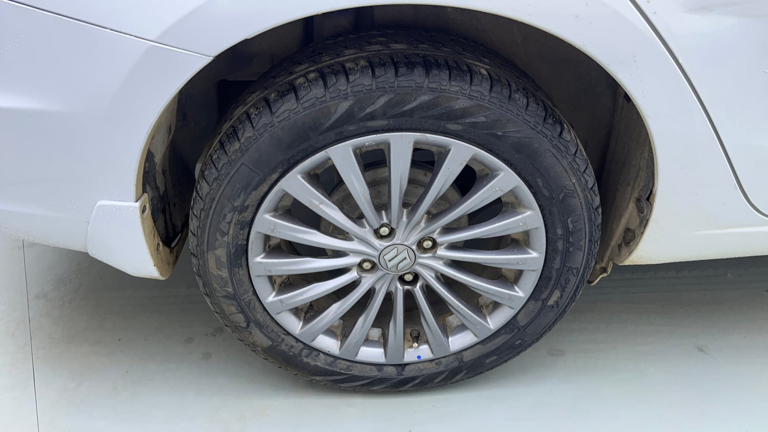 Used 2018 Maruti Suzuki Ciaz Alpha 1.4 AT Petrol Automatic tyres RIGHT REAR TYRE RIM VIEW