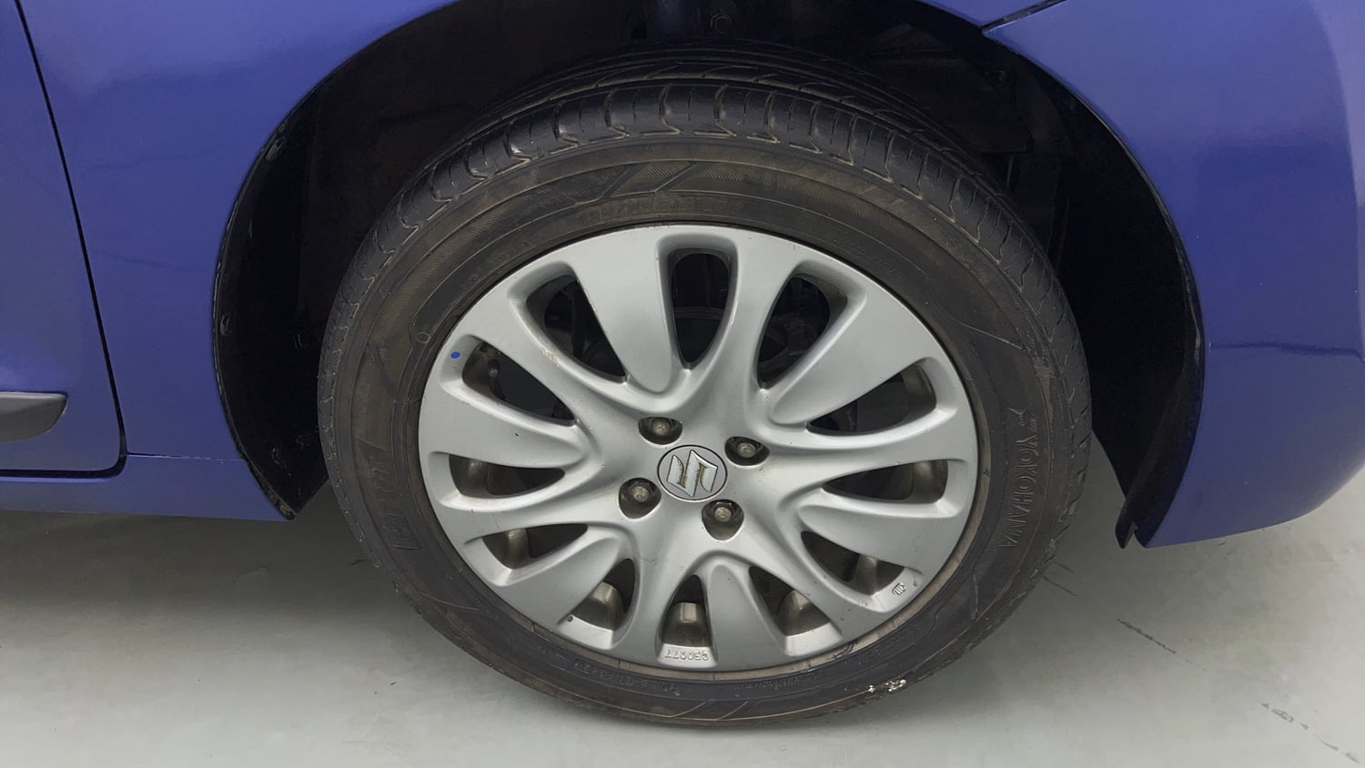 Used 2017 Maruti Suzuki Baleno Alpha 1.2 Petrol Manual tyres RIGHT FRONT TYRE RIM VIEW