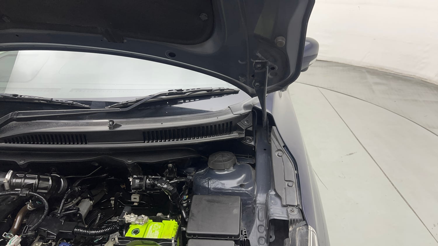 Used 2022 Maruti Suzuki Baleno Alpha AGS Petrol Automatic engine ENGINE LEFT SIDE HINGE & APRON VIEW