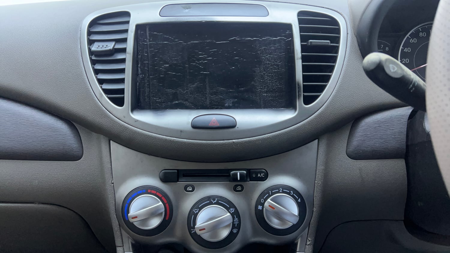 Used 2013 Hyundai i10 Magna 1.2 Kappa2 Petrol Manual interior MUSIC SYSTEM & AC CONTROL VIEW