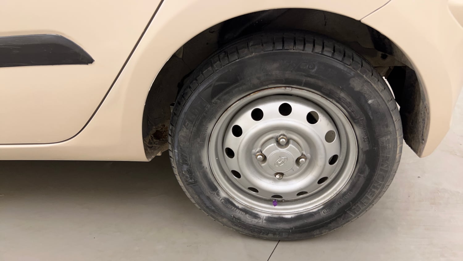 Used 2014 Hyundai i10 Magna 1.1 iRDE2 Petrol Manual tyres LEFT REAR TYRE RIM VIEW