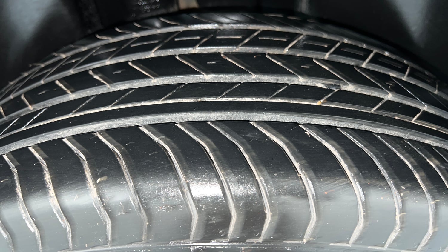 Used 2025 Skoda Kylaq Prestige AT Petrol Automatic tyres RIGHT REAR TYRE TREAD VIEW
