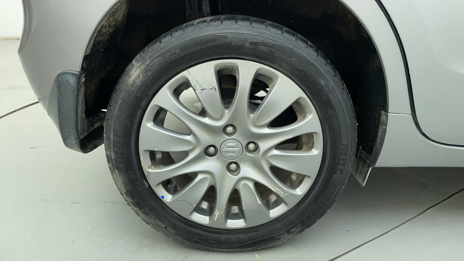 Used 2018 Maruti Suzuki Baleno Zeta 1.2 Petrol Manual tyres RIGHT REAR TYRE RIM VIEW