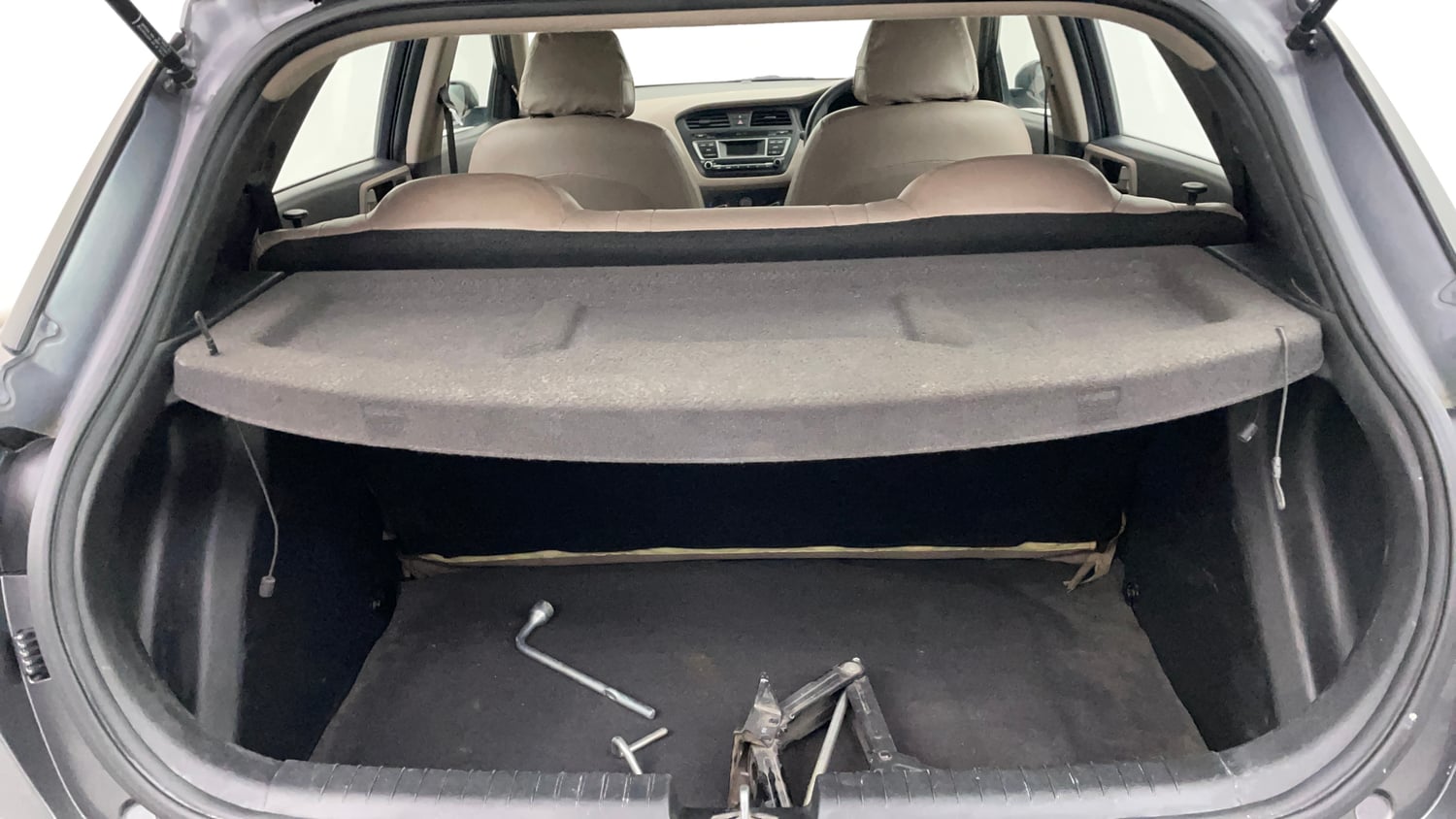 Used 2017 Hyundai Elite i20 Sportz 1.2 Petrol Manual interior DICKY INSIDE VIEW