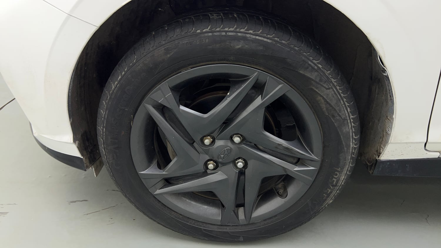 Used 2022 Hyundai i20 Sportz 1.2 IVT Petrol Automatic tyres LEFT FRONT TYRE RIM VIEW