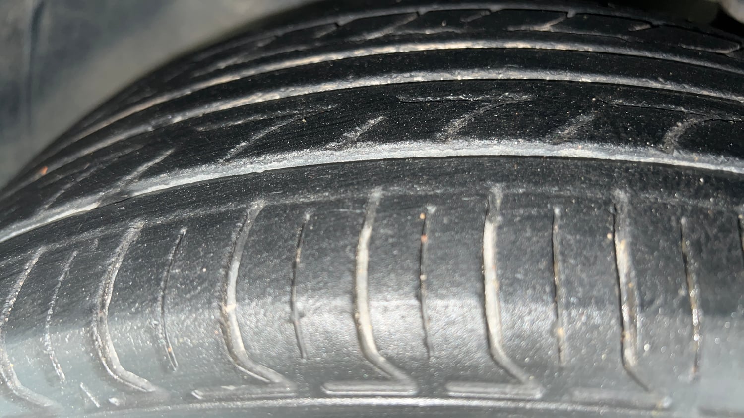 Used 2019 Maruti Suzuki Ignis Alpha 1.2 MT Petrol Manual tyres LEFT FRONT TYRE TREAD VIEW